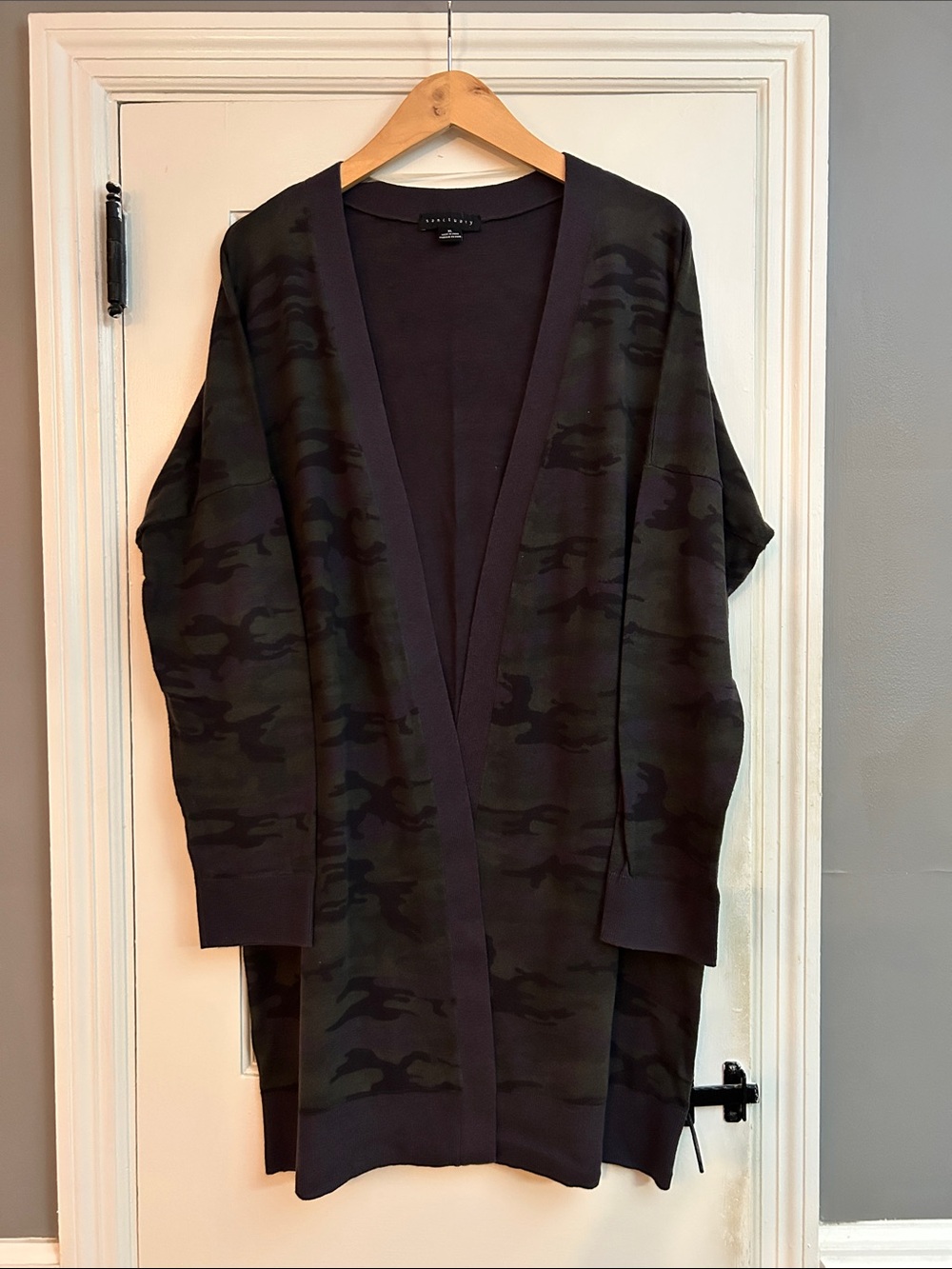 Sanctuary Women’s Crewneck Cardigan in Olive Green Camouflage, BEAND NEW w/o Tag